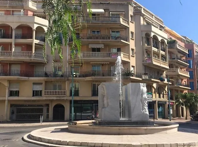 Appartamento In Centro A Mentone Vicino Alla Spiaggia Parcheggio Privato Incluso!