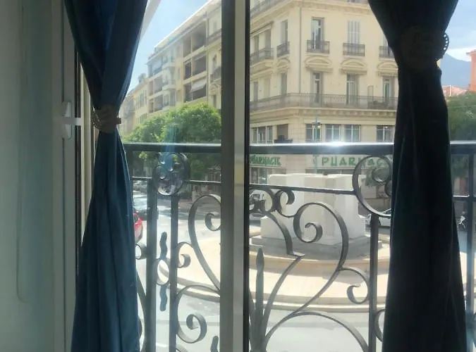 Appartamento In Centro A Mentone Vicino Alla Spiaggia Parcheggio Privato Incluso!